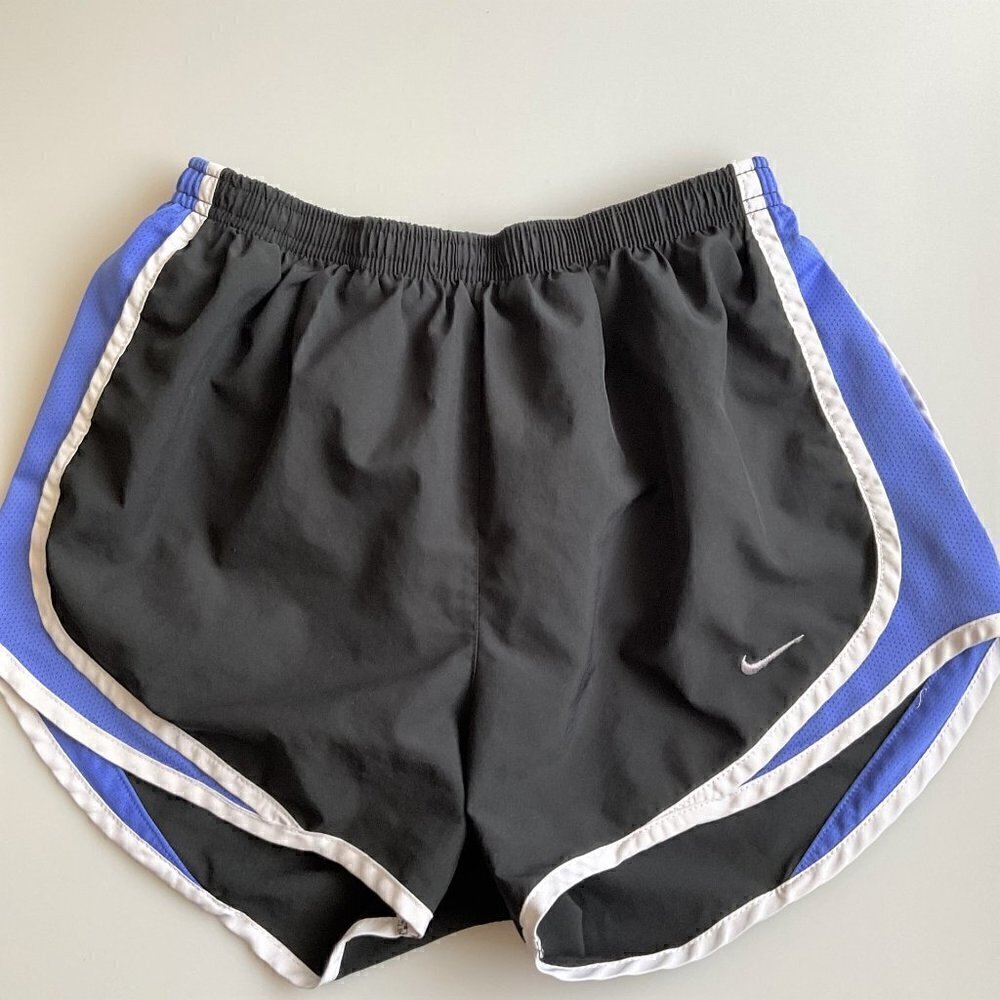 NIKE WOMENS DRI FIT RUNNING SMALL SHORTS EUC